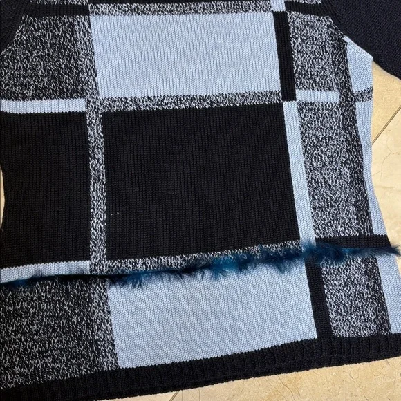 ⭐️ Olsen Navy Block Design Sweater- size 8 - Picture 6 of 8